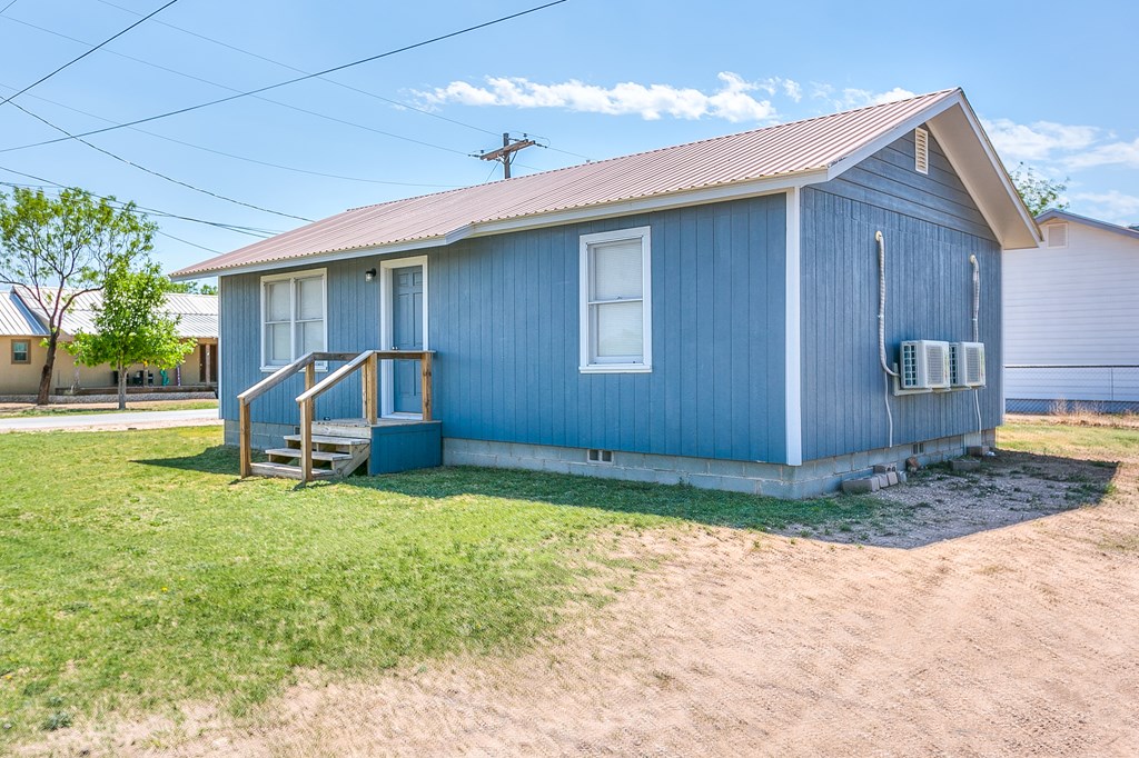 901 Labadie, Sterling City, Texas image 2