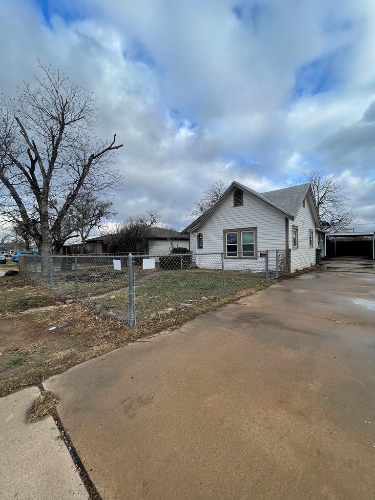 1835 Willow St, San Angelo, Texas image 2