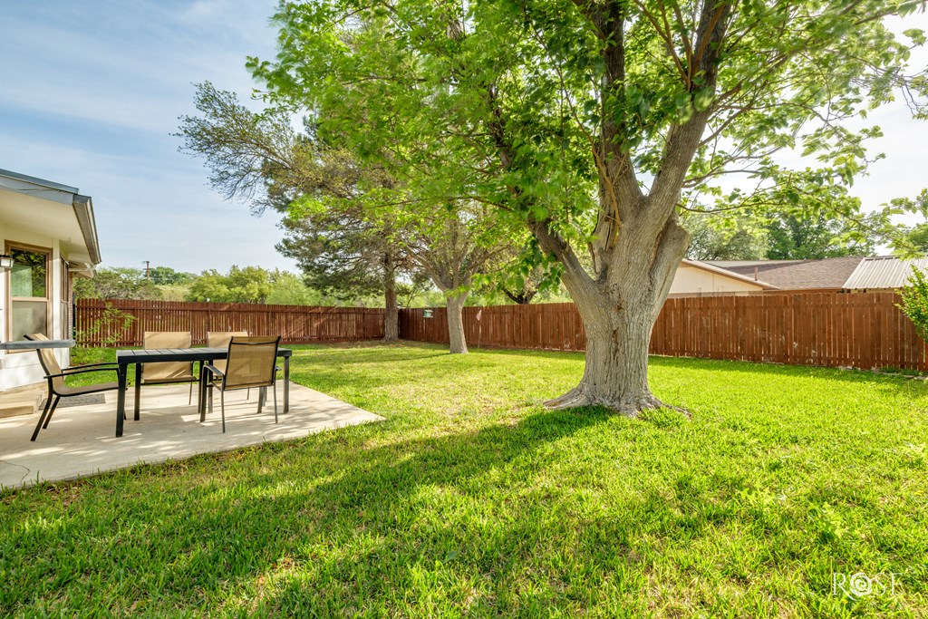201 Hudspeth St, Sonora, Texas image 3