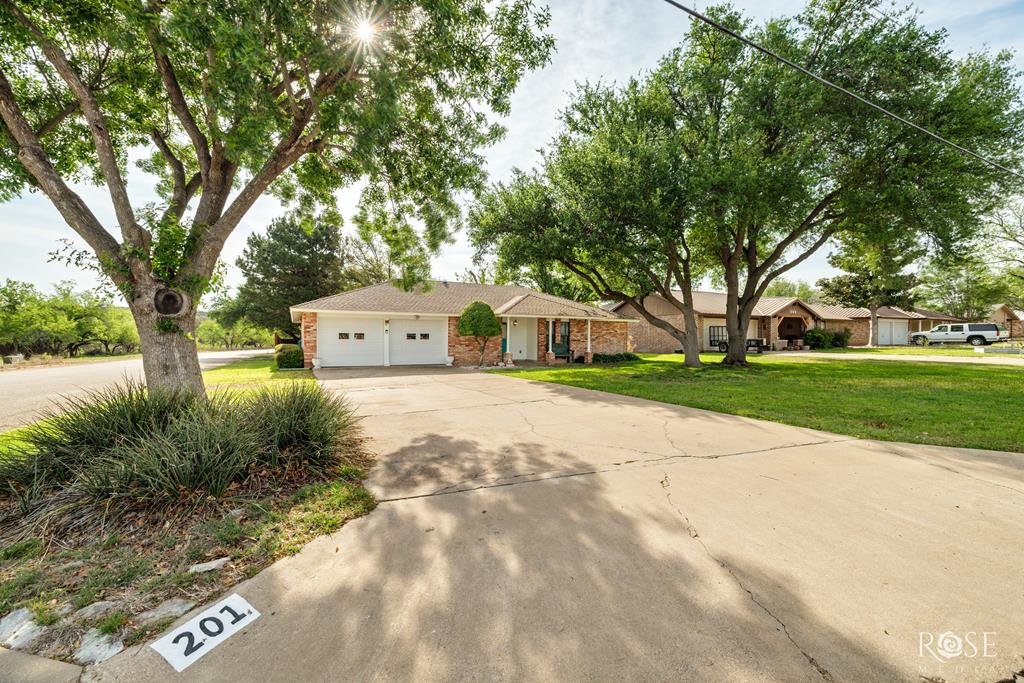 201 Hudspeth St, Sonora, Texas image 1