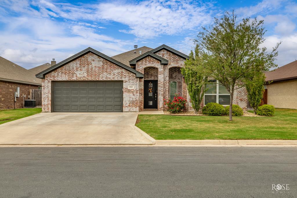 5925 Tarin St, San Angelo, Texas image 1