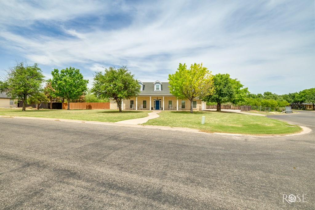 1258 Gleneagles Dr, San Angelo, Texas image 2