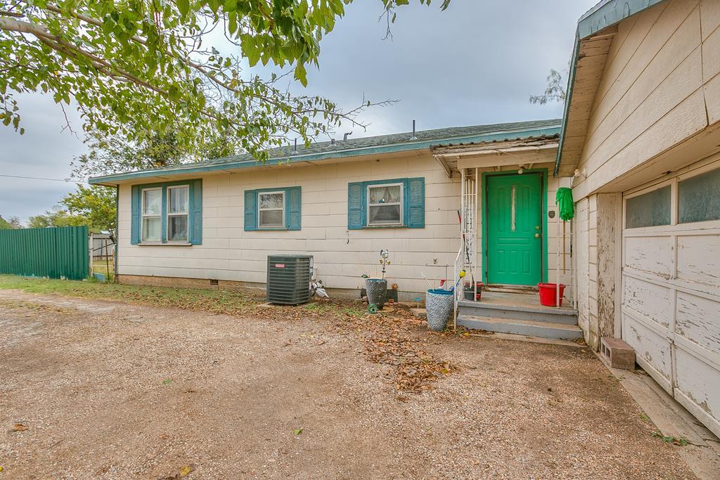 1209 15th St, Ballinger, Texas image 2