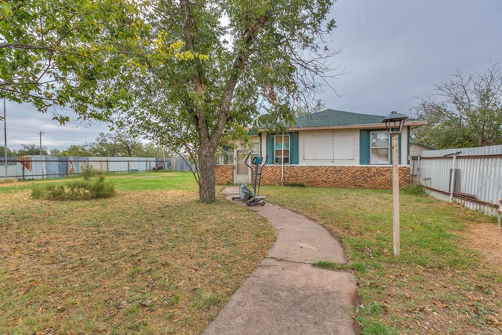 1209 15th St, Ballinger, Texas image 1