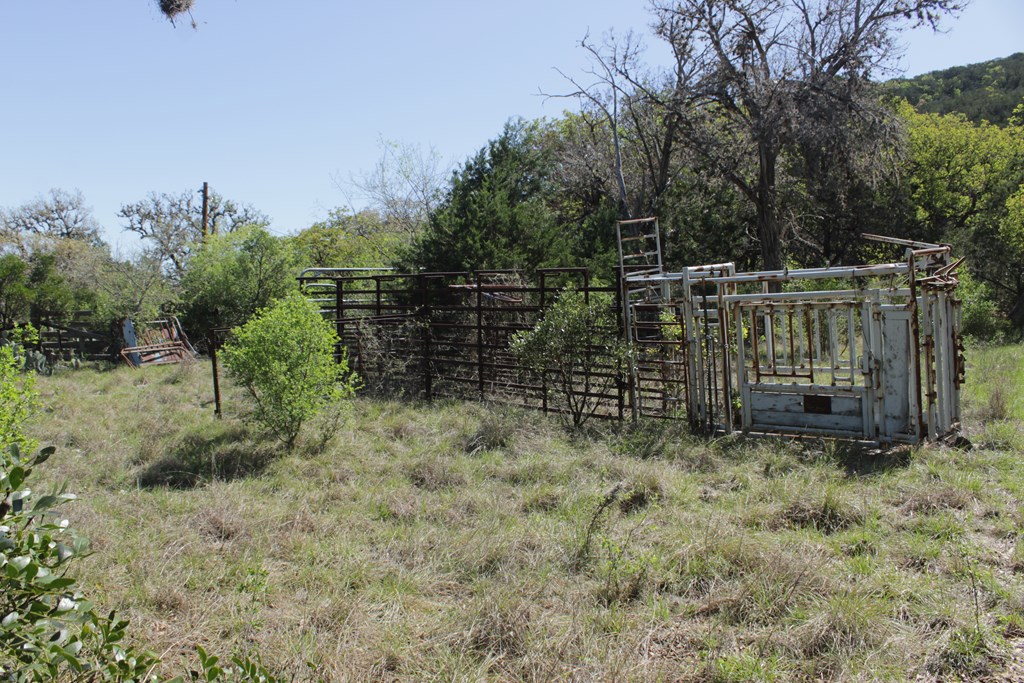 1976 W Cedar Creek Dr, Leakey, Texas image 18