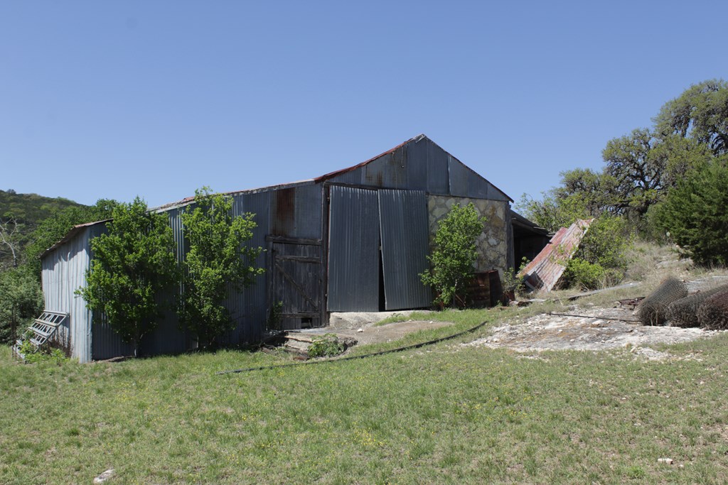 1976 W Cedar Creek Dr, Leakey, Texas image 14