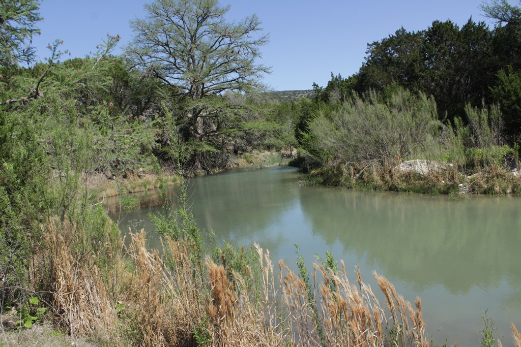 1976 W Cedar Creek Dr, Leakey, Texas image 2