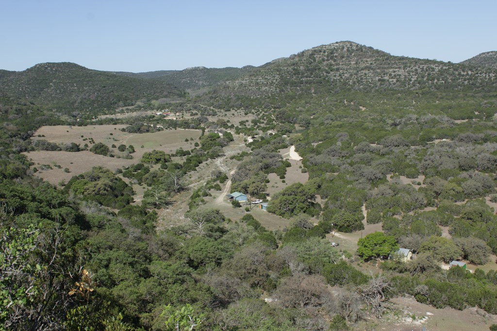 1976 W Cedar Creek Dr, Leakey, Texas image 8