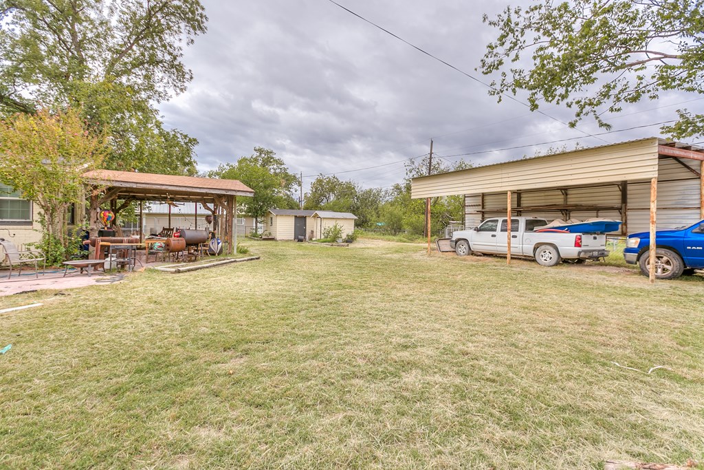 200 S Largent Ave, Ballinger, Texas image 19