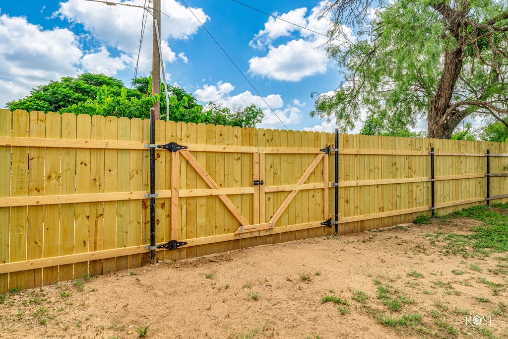 709 San Jacinto St, San Angelo, Texas image 23
