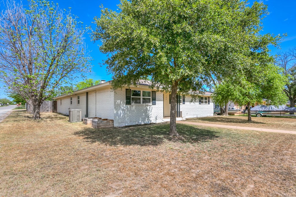 106 Sargent Ave, Ballinger, Texas image 4