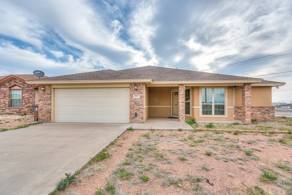 802 Fisher St, San Angelo, Texas image 2