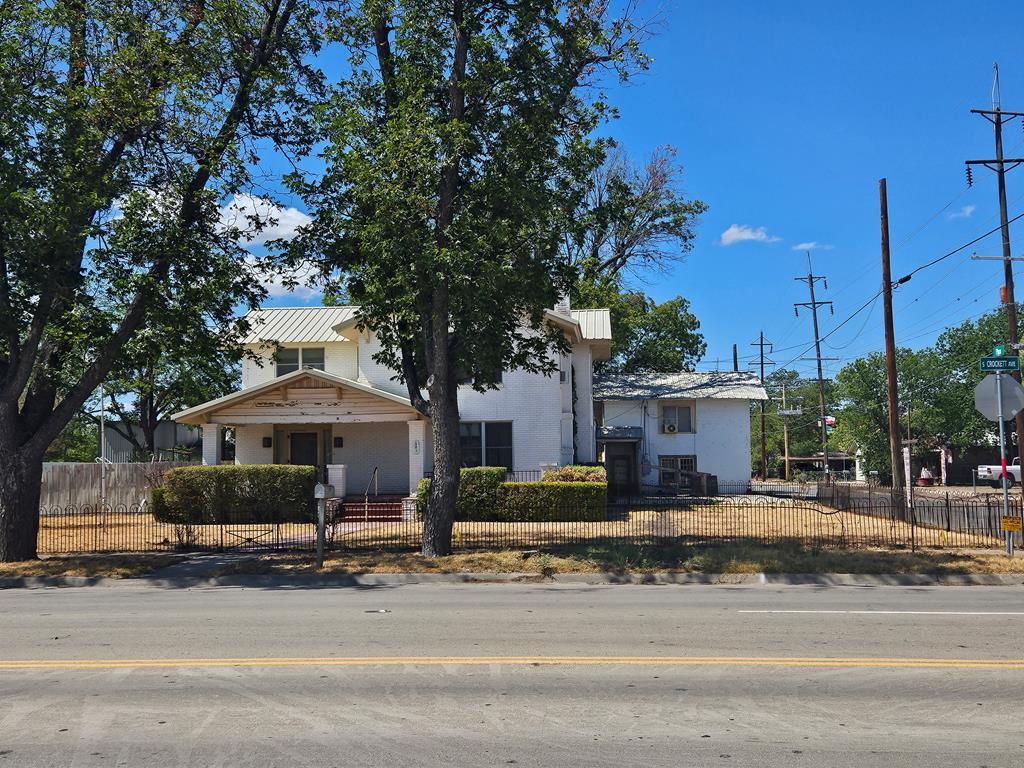 302 S Crockett Ave, Sonora, Texas image 1