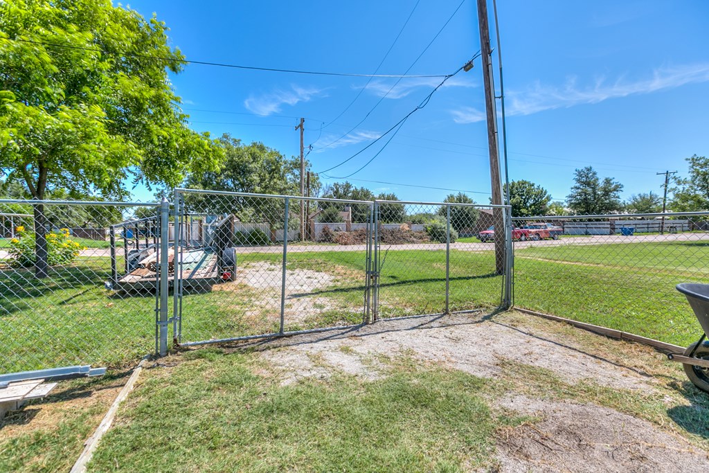 1509 N 3rd St, Ballinger, Texas image 30