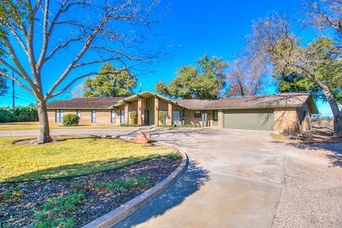 Homes For Sale - 500 Mccarver Drive<br/> Ballinger, TX 76821