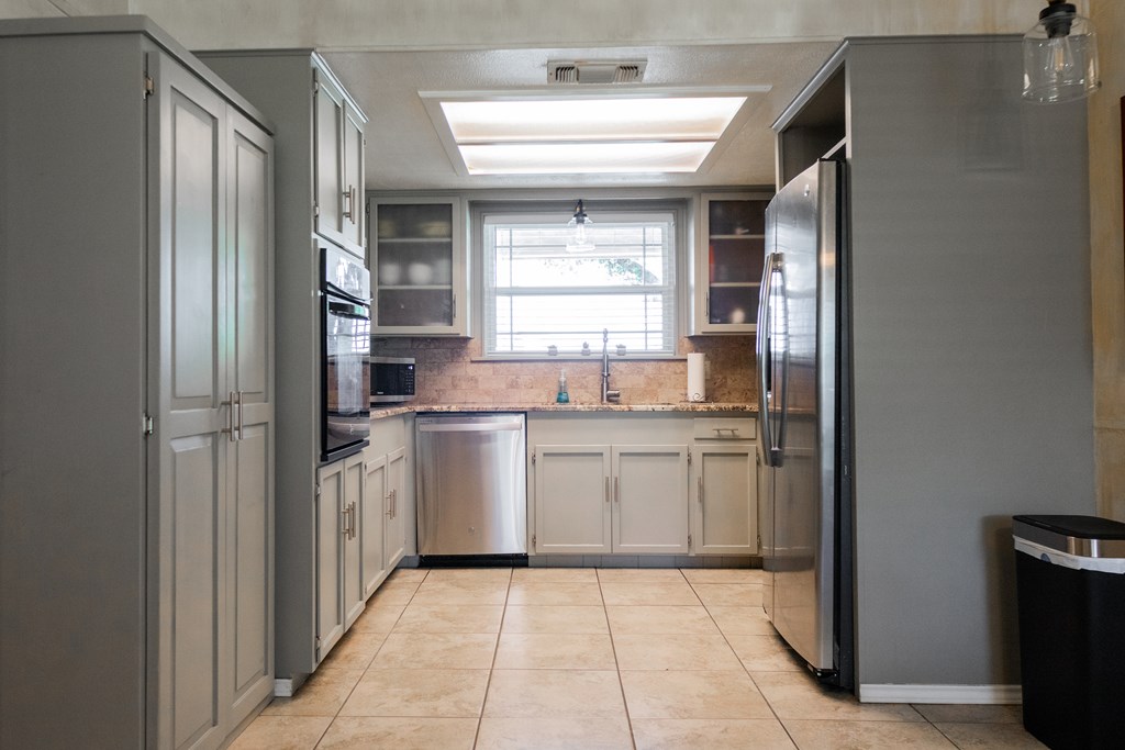 San Angelo, Texas 76904, United States, 3 Bedrooms Bedrooms, ,2 BathroomsBathrooms,Residential,Pending,181941