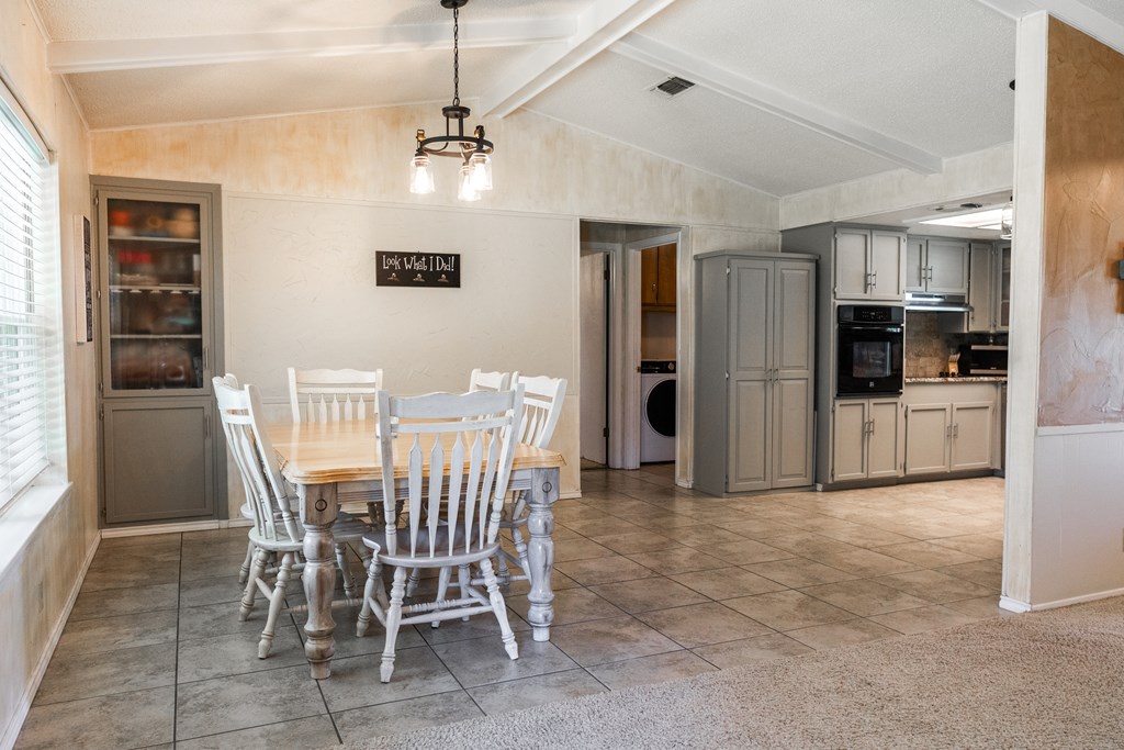 San Angelo, Texas 76904, United States, 3 Bedrooms Bedrooms, ,2 BathroomsBathrooms,Residential,Pending,181941