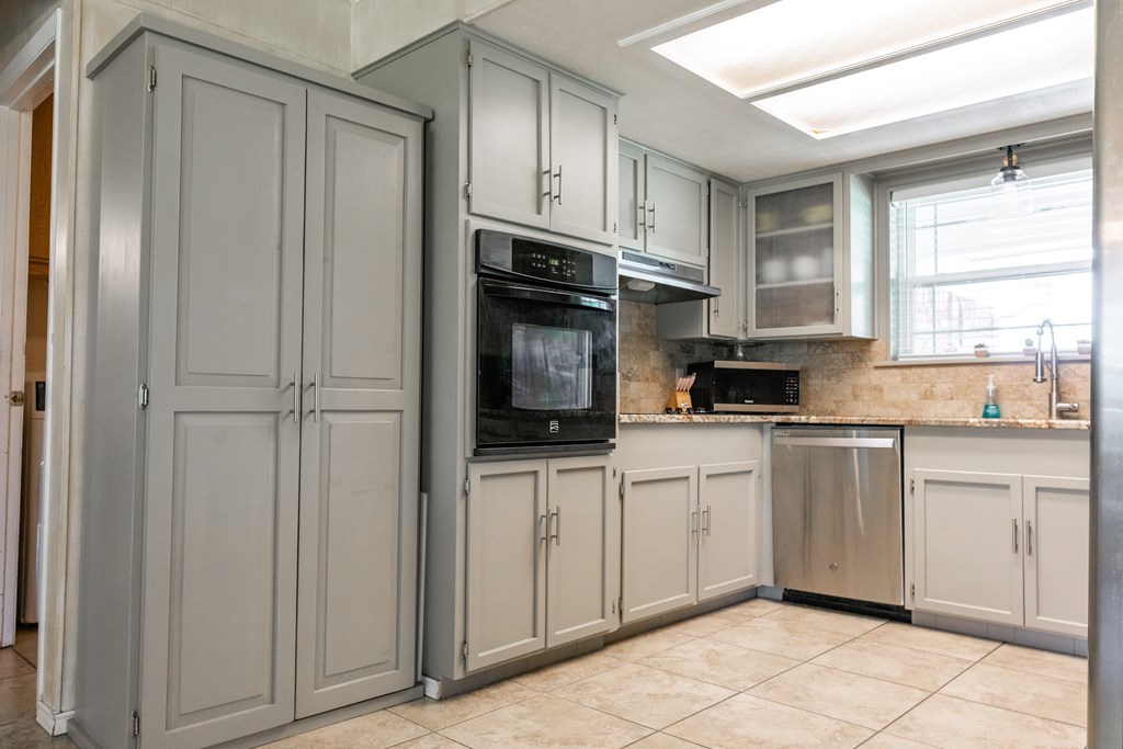 San Angelo, Texas 76904, United States, 3 Bedrooms Bedrooms, ,2 BathroomsBathrooms,Residential,Pending,181941