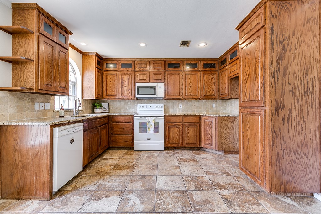3868 Honeysuckle Lane, San Angelo, Texas image 13