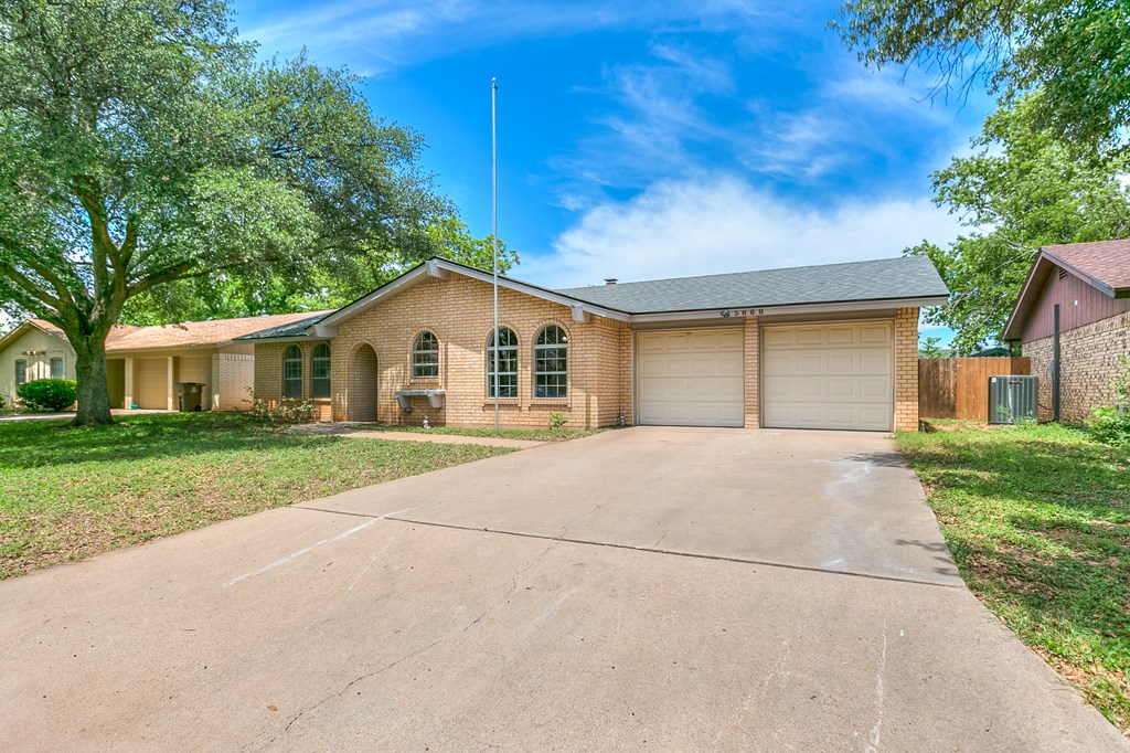 3868 Honeysuckle Lane, San Angelo, Texas image 4