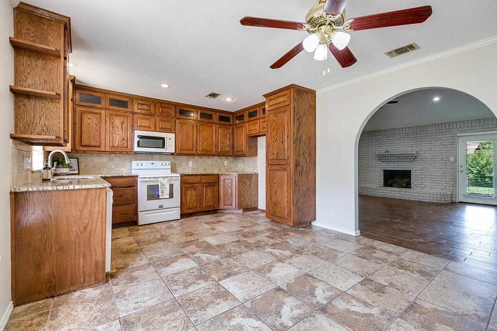 3868 Honeysuckle Lane, San Angelo, Texas image 11