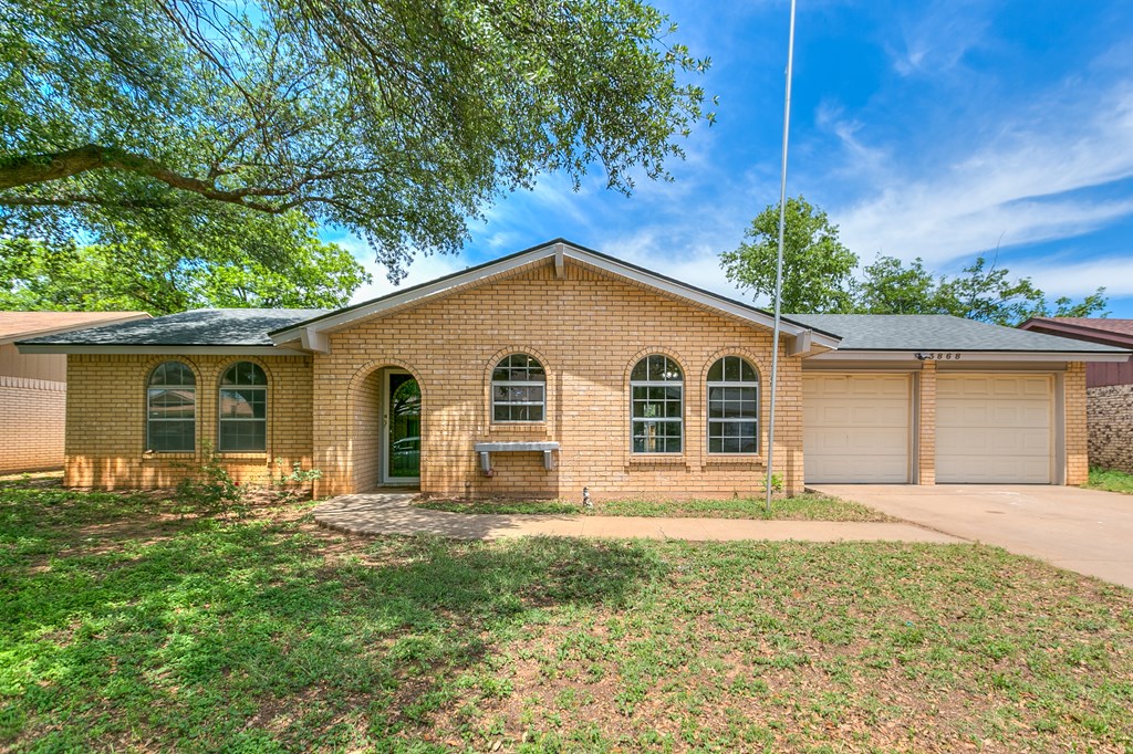 3868 Honeysuckle Lane, San Angelo, Texas image 3
