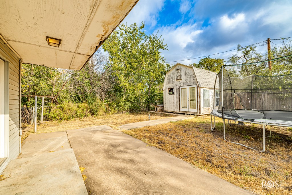 1101 S Crockett St, Sonora, Texas image 28