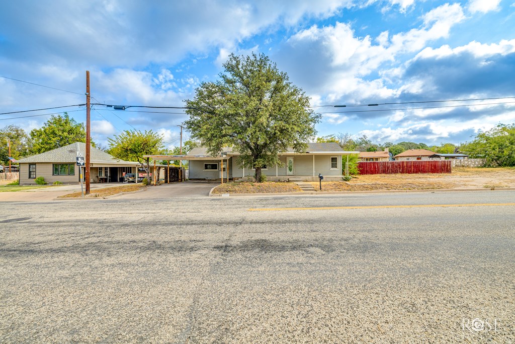 1101 S Crockett St, Sonora, Texas image 2