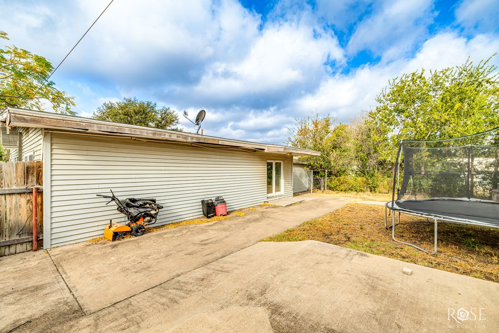 1101 S Crockett St, Sonora, Texas image 8