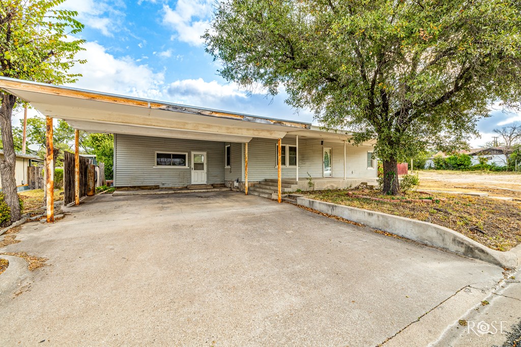 1101 S Crockett St, Sonora, Texas image 3