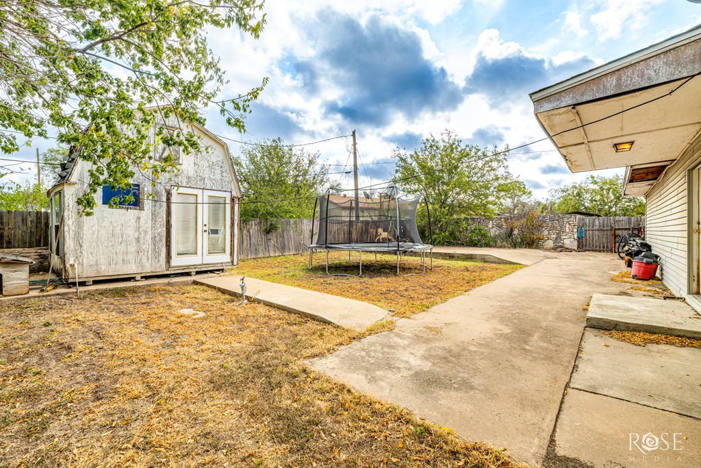 1101 S Crockett St, Sonora, Texas image 31