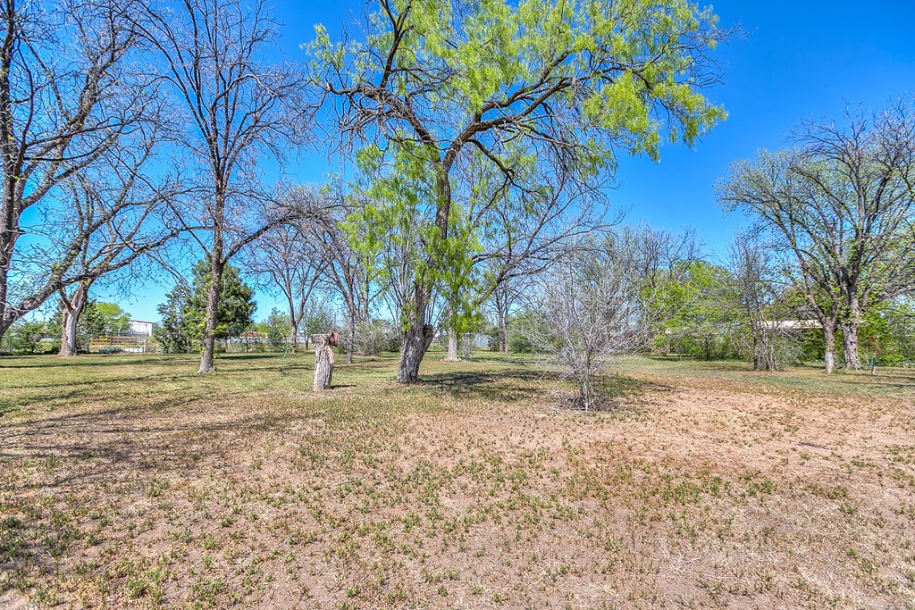 311 40th St, San Angelo, Texas image 36