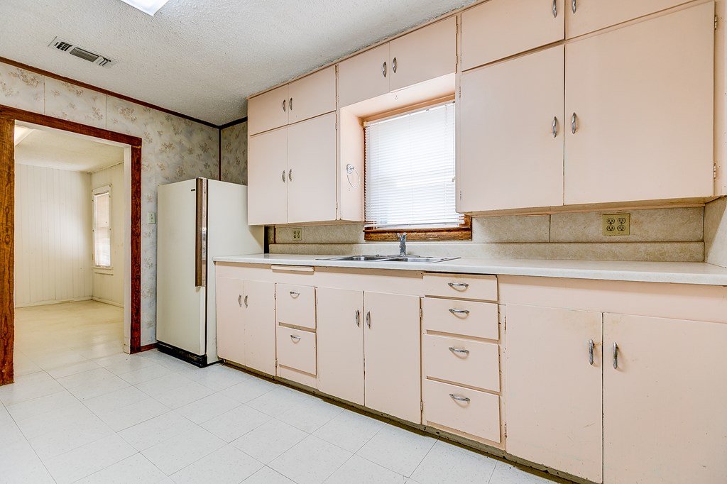 311 40th St, San Angelo, Texas image 11