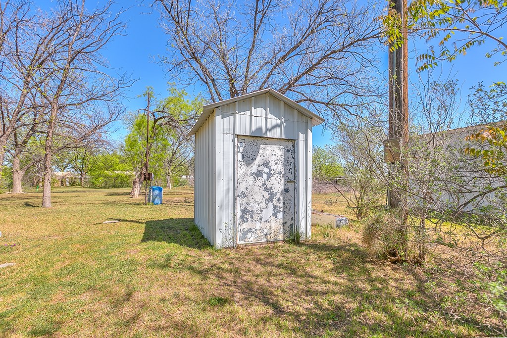 311 40th St, San Angelo, Texas image 35