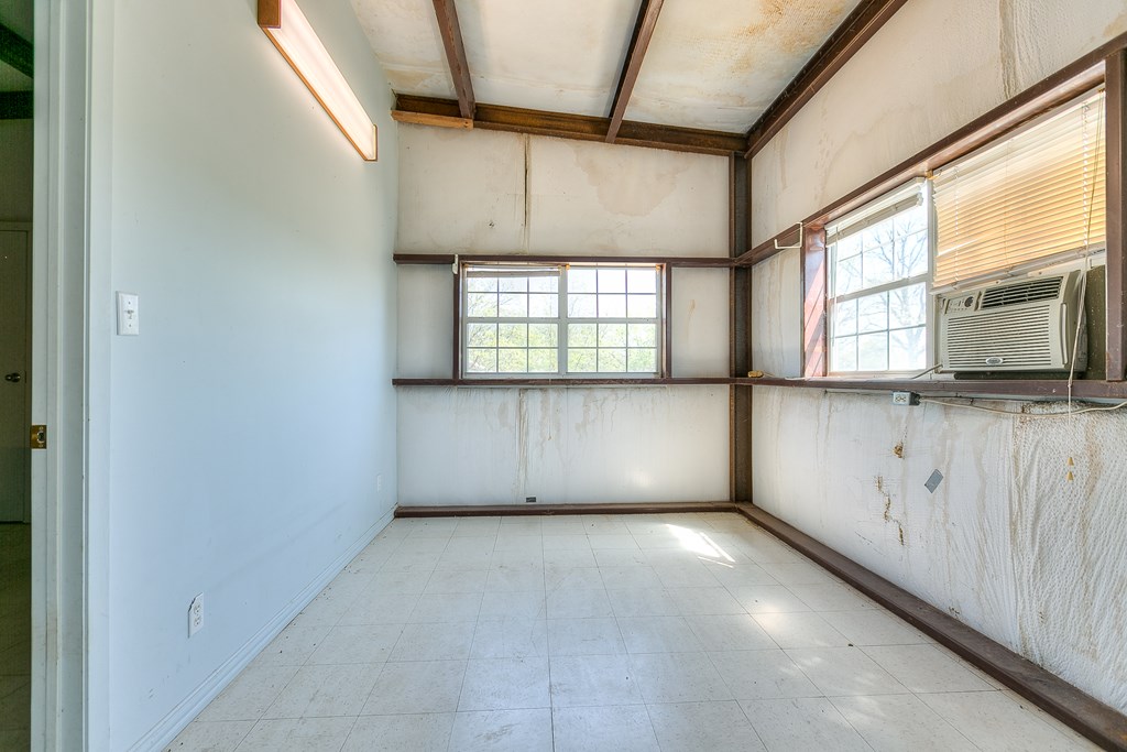311 40th St, San Angelo, Texas image 32