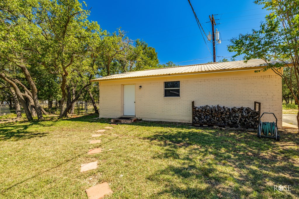 1124 W 6th St, Brady, Texas image 34