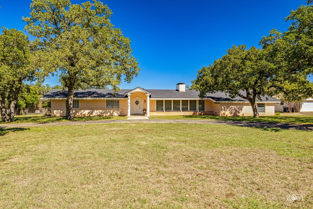 1124 W 6th St, Brady, Texas image 4