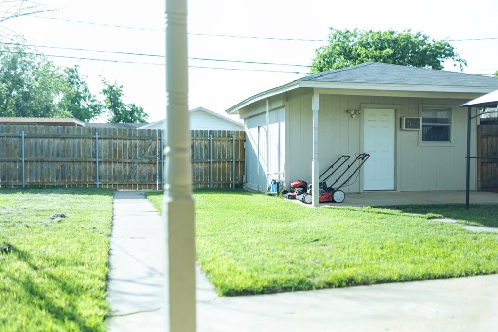 104 Largent Ave, Ballinger, Texas image 28