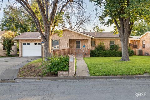 Homes For Sale - 611 Allen Drive<br/> Sonora, TX 76950