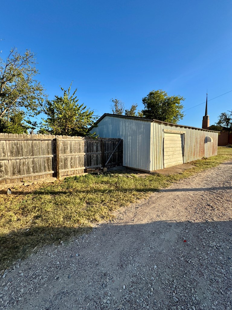 604 Broad Ave, Ballinger, Texas image 37