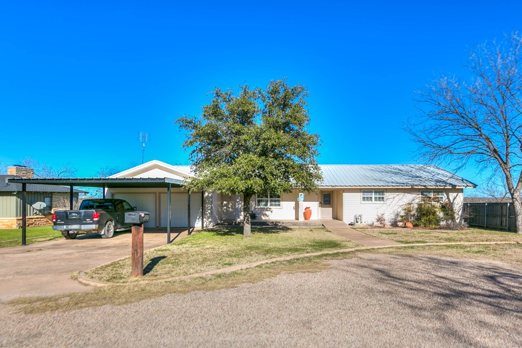 600 Mccarver Dr, Ballinger, Texas image 2