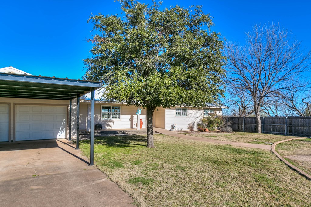 600 Mccarver Dr, Ballinger, Texas image 4