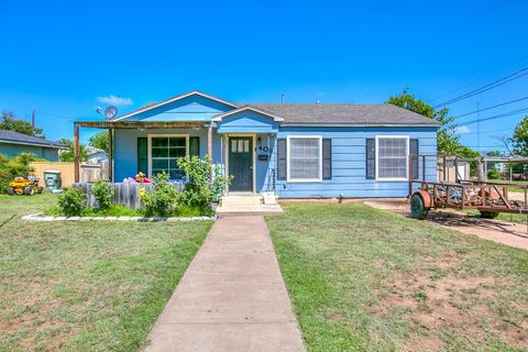 Homes For Sale - 406 Largent Avenue<br/> Runnels County, Ballinger, TX 76821