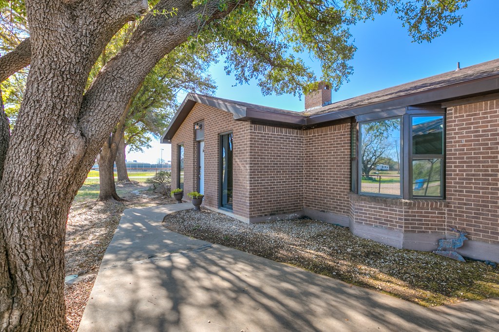 601 W 15th St, Robert Lee, Texas image 5