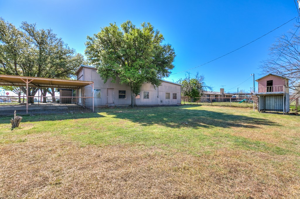 601 W 15th St, Robert Lee, Texas image 34