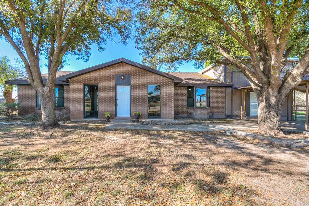 601 W 15th St, Robert Lee, Texas image 4