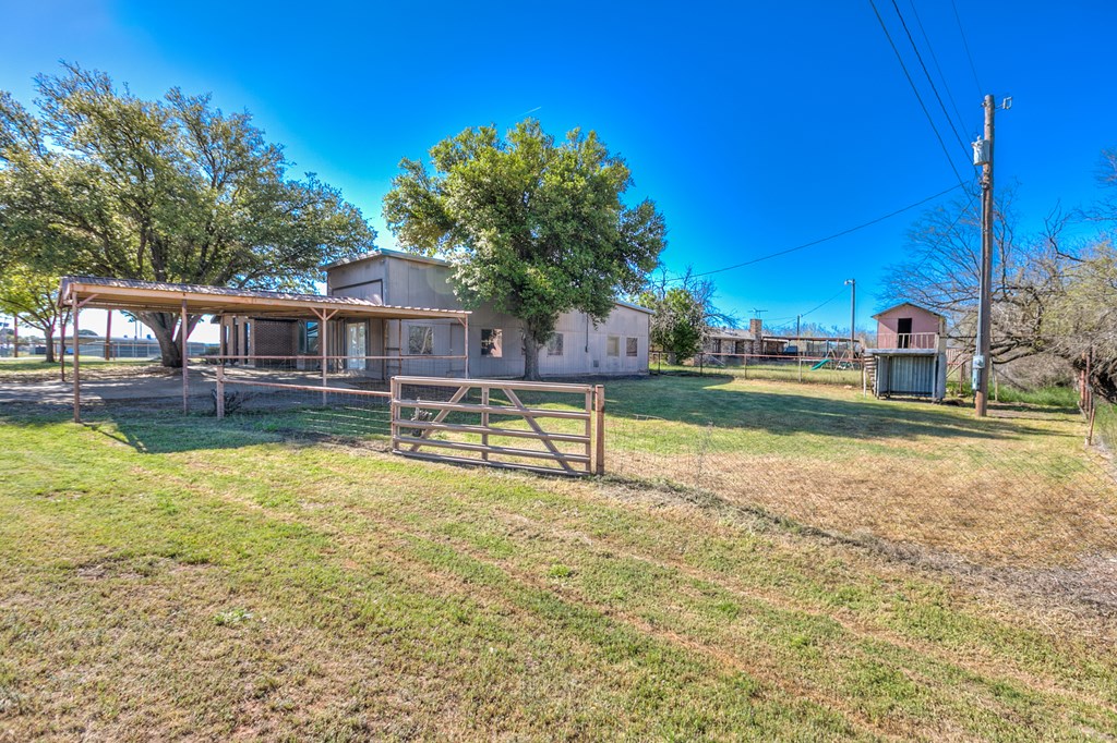 601 W 15th St, Robert Lee, Texas image 35