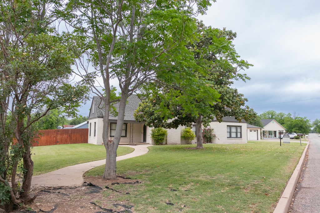 1905 Live Oak St, San Angelo, Texas image 2
