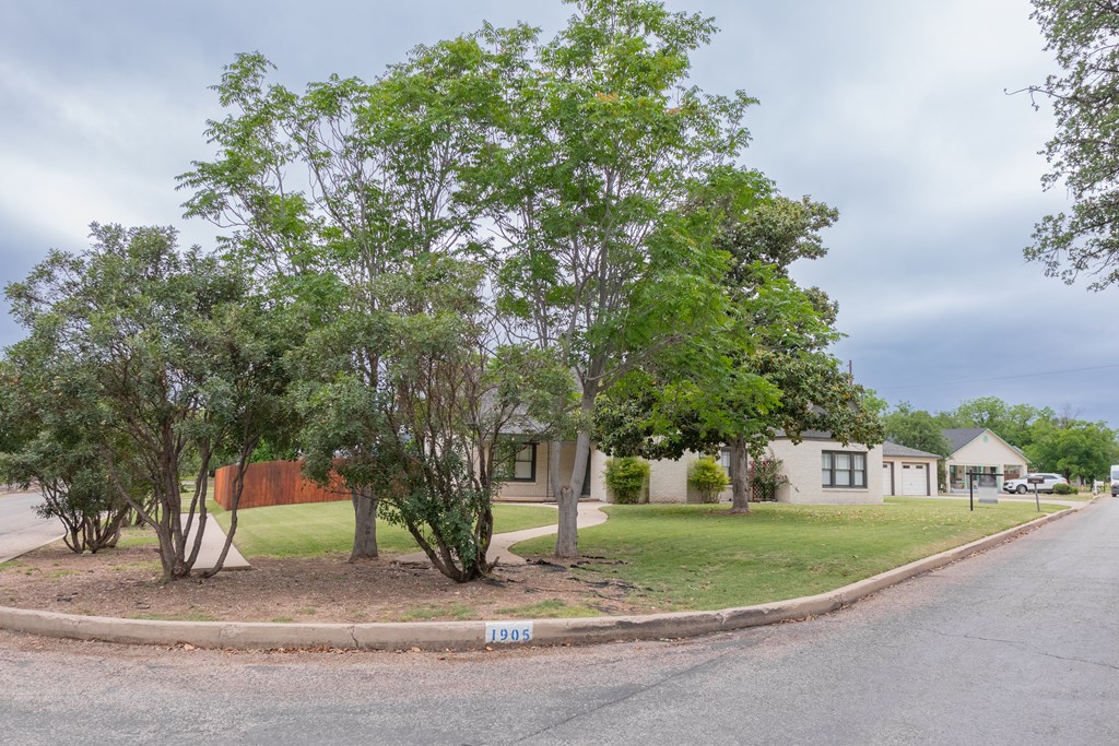 1905 Live Oak St, San Angelo, Texas image 3