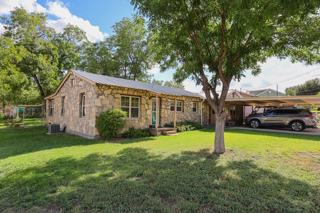 1107 Beall St, Ozona, Texas image 1